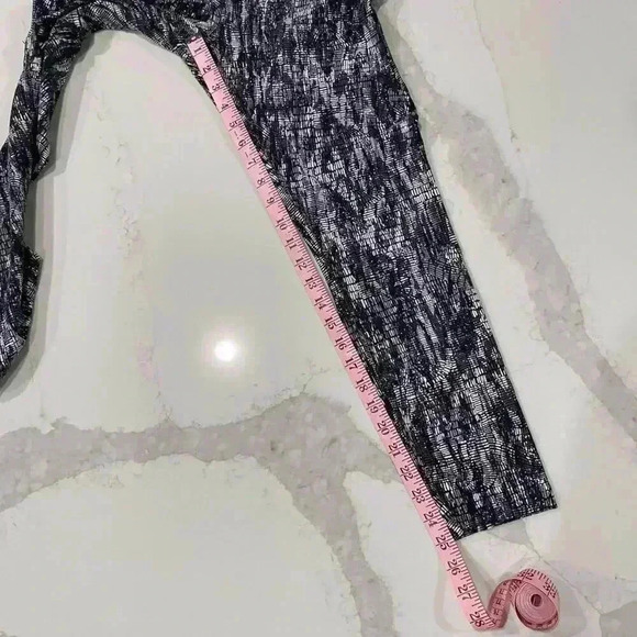 Lululemon InStill HR Tight Womens 8 Black White Geometric 25” LW5EQUS Leggings - Picture 2 of 7